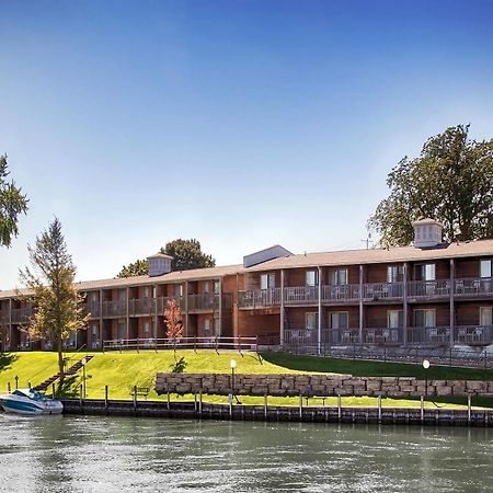 Best Western River Terrace Cheboygan Exterior foto