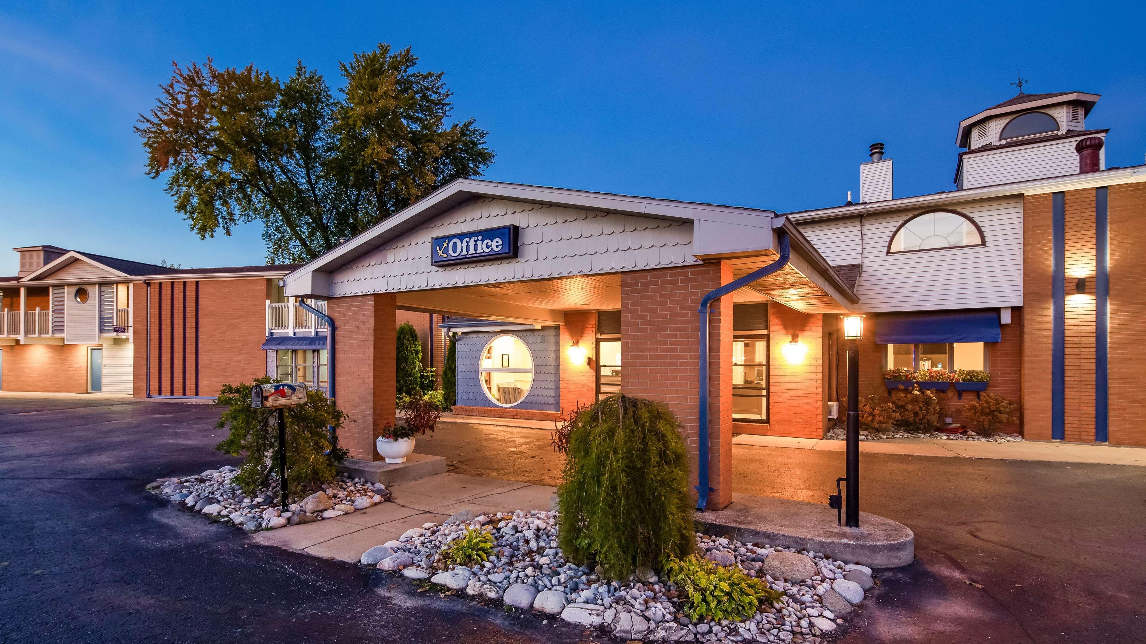 Best Western River Terrace Cheboygan Exterior foto