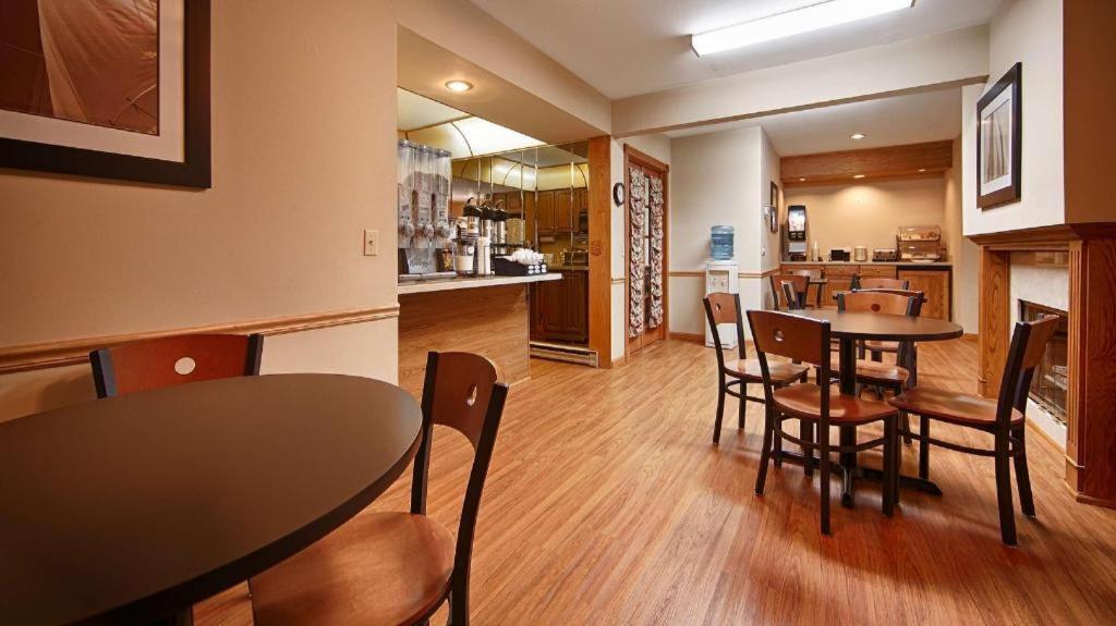 Best Western River Terrace Cheboygan Exterior foto
