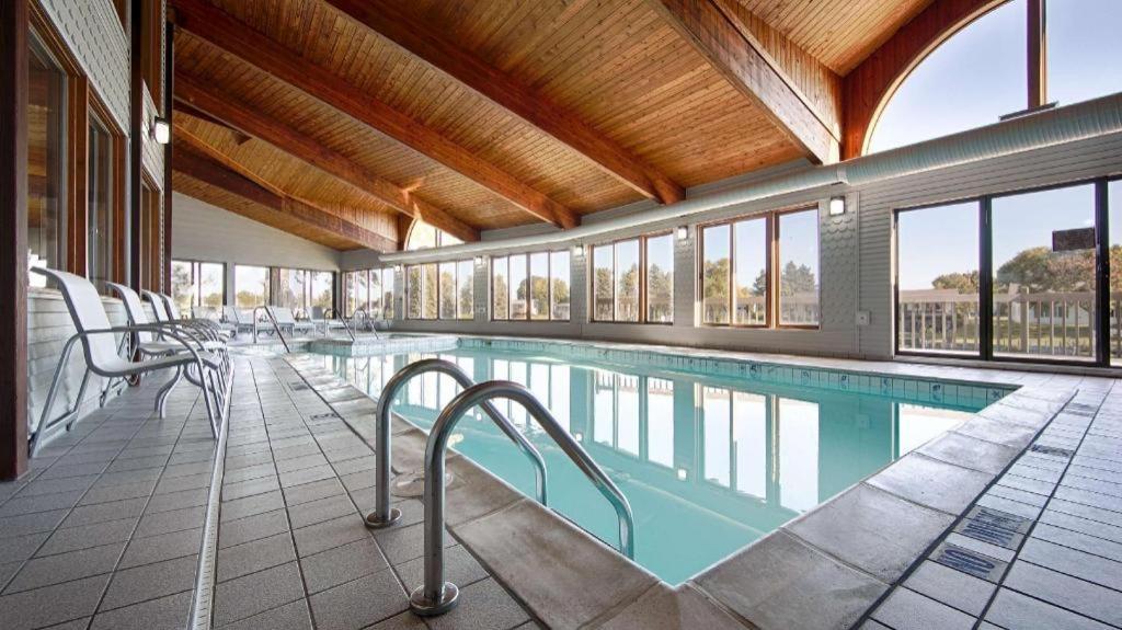 Best Western River Terrace Cheboygan Exterior foto