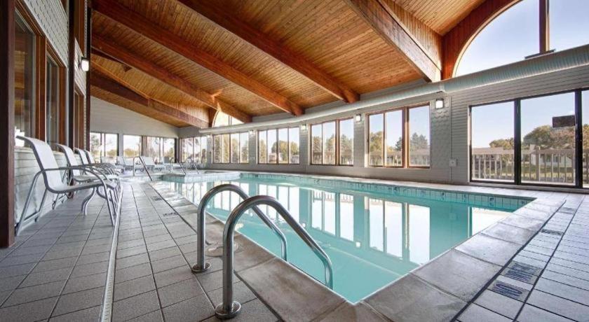 Best Western River Terrace Cheboygan Exterior foto